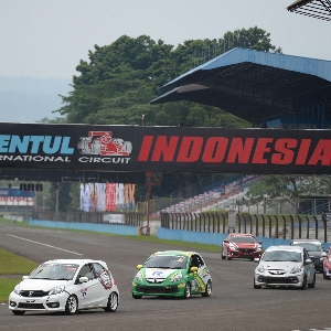 Rio SB Berhasil Juarai Seri Ke 4 Honda Jazz Speed Challenge