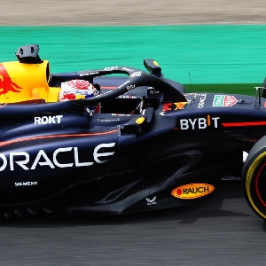 F1 Max Verstappen Rebut Pole Position GP Jepang 2024 Blackxperience