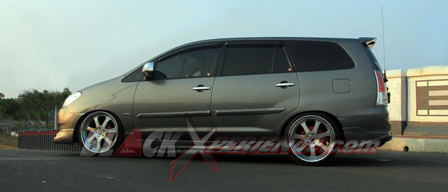 Modifikasi Toyota Innova Berkonsep Living Room Blackxperience Com