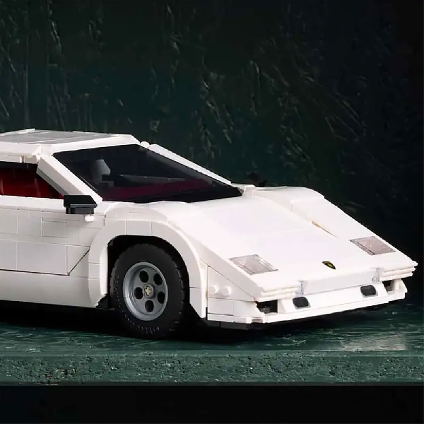 Lego Lamborghini Countach Dilengkapi Pintu Gunting yang Berfungsi   