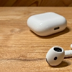 TWS Apple AirPods Bakal Punya Fitur Penerjemah Bahasa, Seperti Apa?