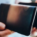 Huawei Diam-Diam Siapkan Smartphone Layar Lipat Tiga Ini?