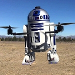 Sambut Film Star Wars Terbaru, Drone Pilot Terbangkan R2-D2