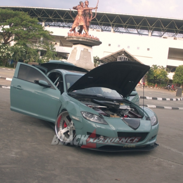 Modifikasi Mazda RX8 Bergaya Street Racing