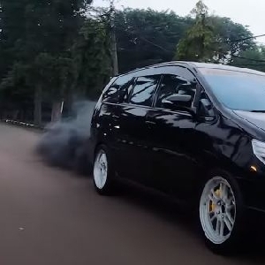 Cumi-cumi Darat! Modifikasi Toyota Kijang Innova 2KD Street Racing Clean By Deer Garage