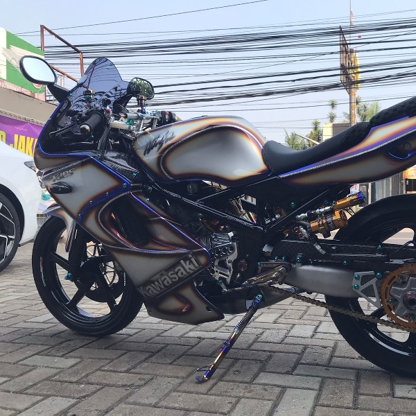 Modifikasi Ninja  ZX150RR, Ditawar Rp1 miliar Ga Dilepas. Panca Garage Bikin Trend Motor 2 Tak Jadi Top Level