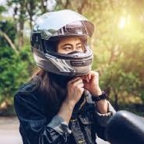 Sejak Perang Dunia? Begini Sejarah Panjang Wajib Helm Saat Naik Motor