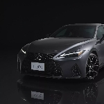 Lexus IS Dapat Edisi Spesial Dengan Tampilan Serba Hitam Ini