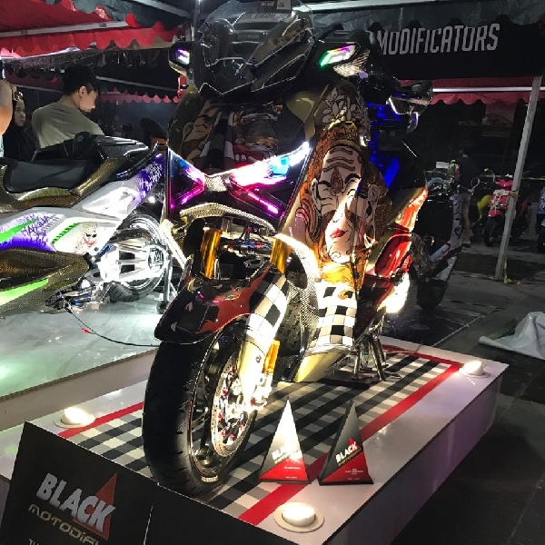 Black Motodify 2025 Bali Trend Setter Air Brush, Teknologi dan Under Carriage di Indonesia Timur