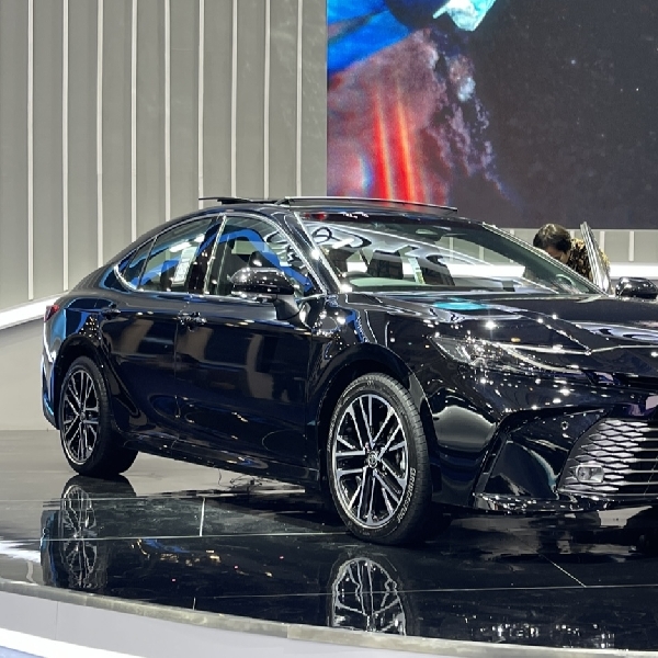 Intip Nih Toyota Camry Terbaru di Booth di IIMS 2025, Listrik?