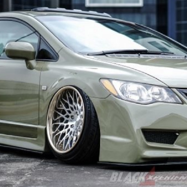 Warnanya Menggoda! Honda Civic FD Stand Out Modifikasi Bergaya Elegant Bagged