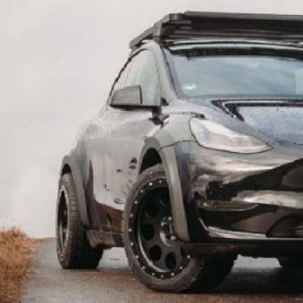 Mobil Listrik Nyebur Off-Road! Tesla Model Y Dress Up Kekar Delta 4x4 Pelakonnya