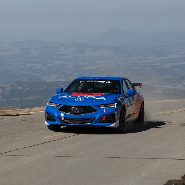 Acura NSX Pecahkan Rekor Mobil Produksi New Hybrid Di Pikes Peak