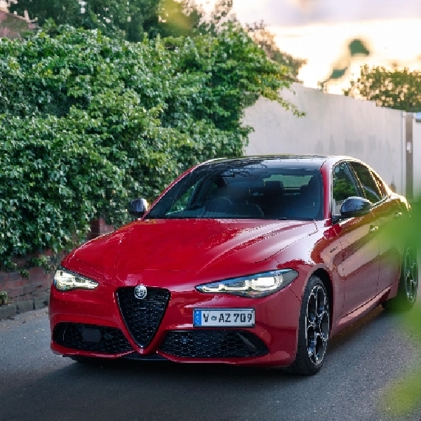 Edisi Spesial Alfa Romeo Hadirkan Giulia dan Stelvio Berlapis Karbon