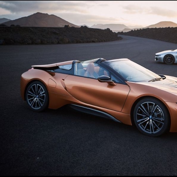 BMW i8 Roadster Rilis di LA Auto Show