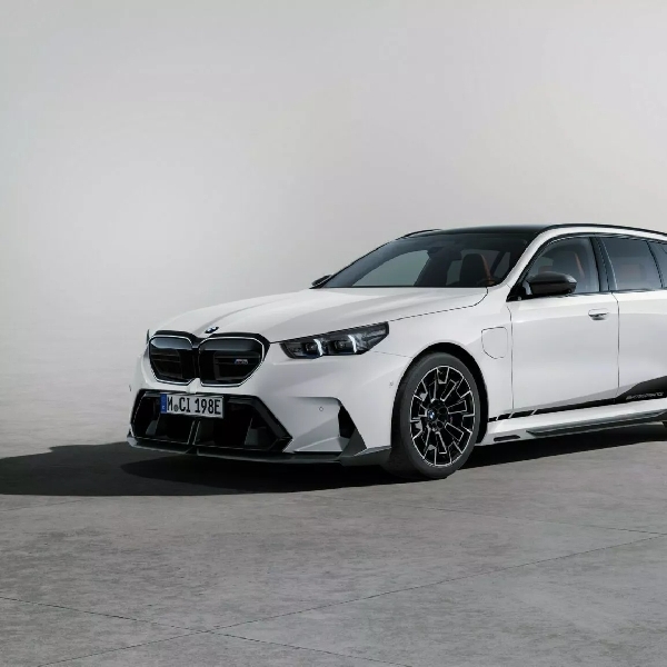 BMW M5 Touring Dapat Paket Aksesoris M Carbon Parts, Wujudnya Seperti Ini