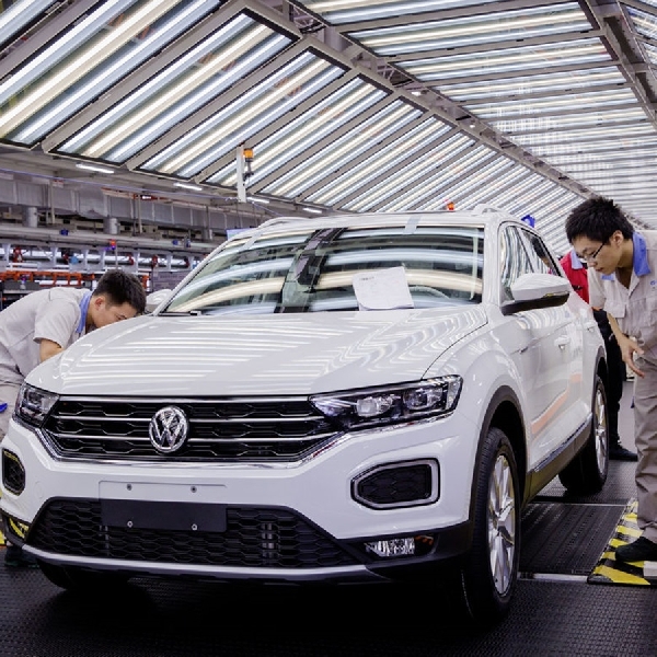 VW Produksi Komponen Mobil Listrik Sendiri di Cina