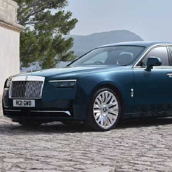 Rolls Royce Ungkap Pembaruan Ghost 2025