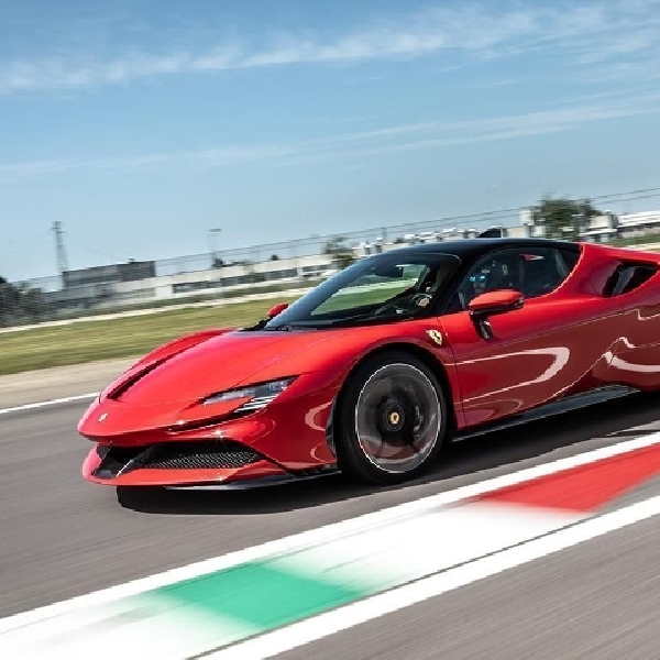 Ferrari Resmi Hentikan Produksi 812 GTS dan SF90 Stradale