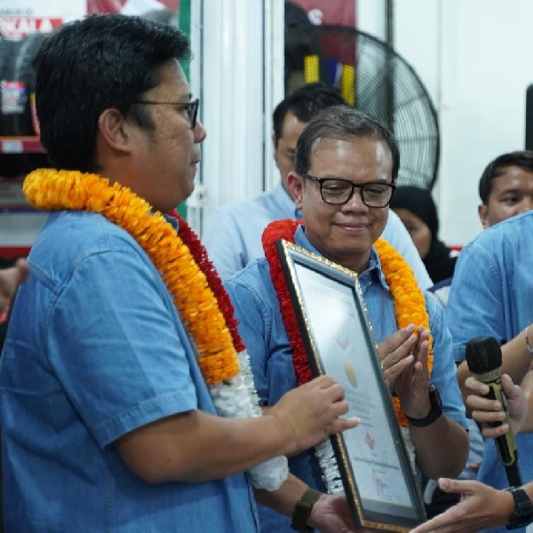 Kolaborasi Federal Oil X Dewa Motor, Pecahkan Rekor MURI Ganti Oli dan Servis 10100 Motor 