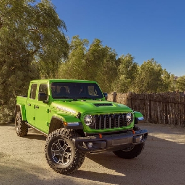 Jeep Segarkan Wrangler dan Gladiator 2025 dengan Warna Cerah Ini