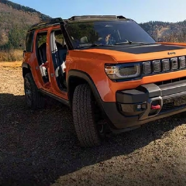 Jeep Recon EV 2025 Tampil Perdana Tanpa Kamuflase, Ungkap Gril Baru