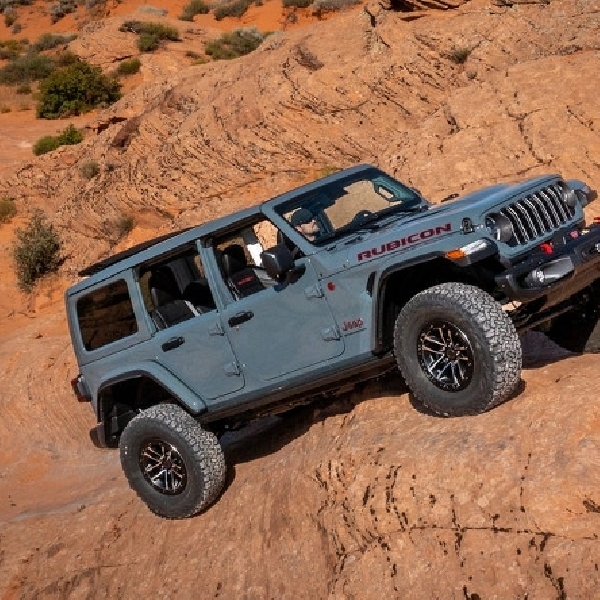 Jeep Kembalikan Transmisi Otomatis ke Jeep Wrangler V-6 2025 