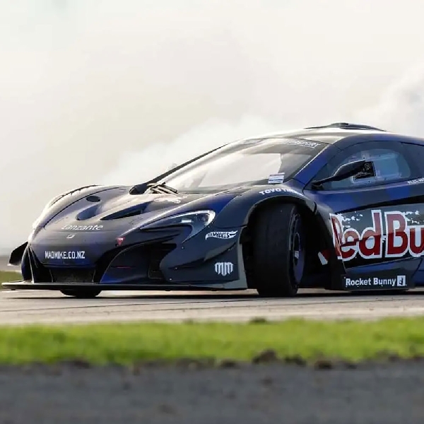 Keren! Mobil Drift McLaren P1 GTR Dengan Mesin Rotary