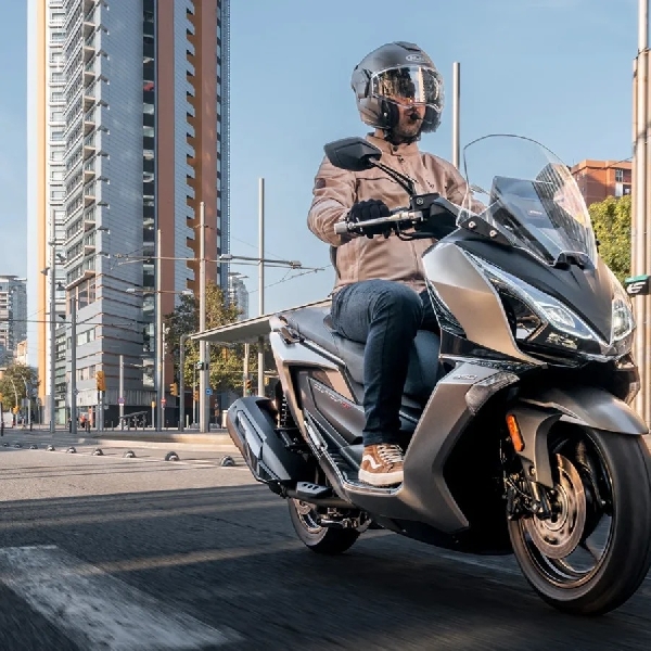 Inilah Kymco Downtown GT350, Skutik Bongsor Bergaya Urban