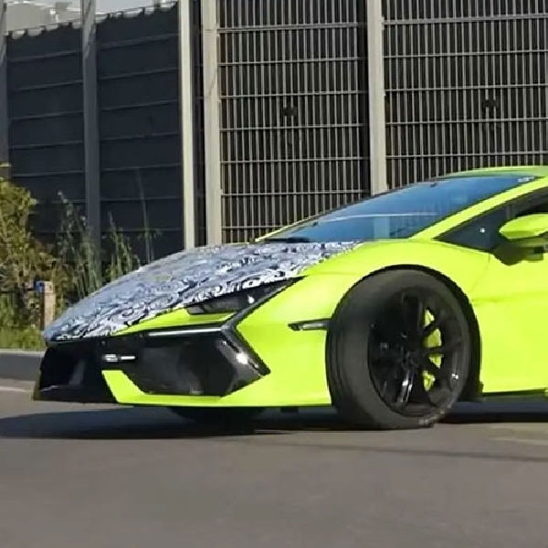 Lamborghini Revuelto Terlihat Di Jalan Raya Pertama Kalinya