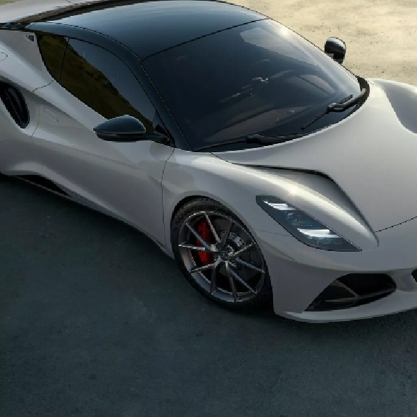 Lotus Emira Turbo SE 2025 Usung Mesin Empat Silinder AMG