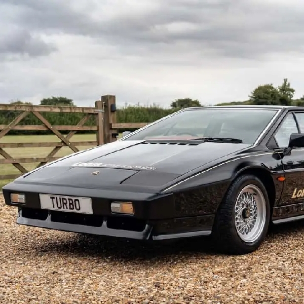 Lotus Esprit Turbo Langka Ini Gunakan Teknologi Mobil Balap F1