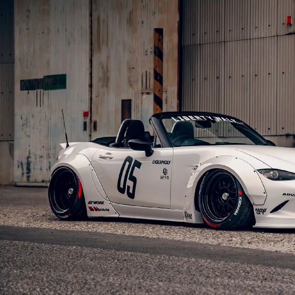 Mazda MX-5 Dibuat Wide Body Dari Liberty Walk, Berani Tampil Beda