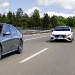 Mercedes Memperkenalkan Fitur Perubahan Jalur Otomatis Terbarunya