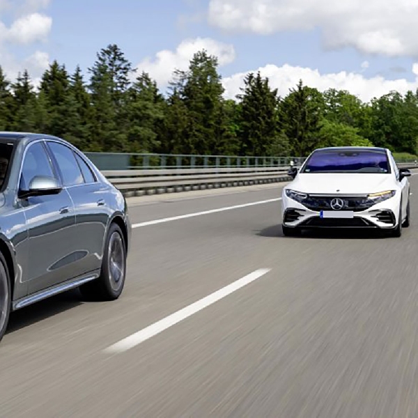 Mercedes Memperkenalkan Fitur Perubahan Jalur Otomatis Terbarunya