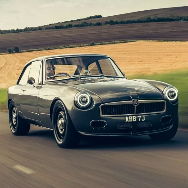 MGB Restomod Bertenaga 375 HP Hadir di Monterey Car Week