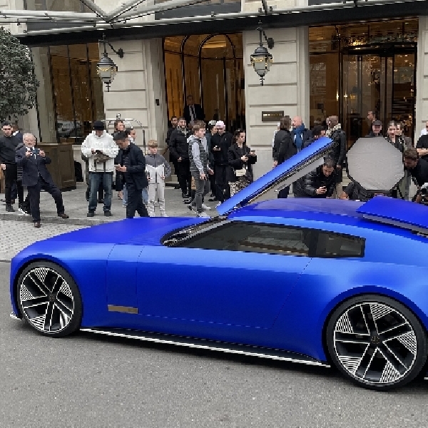 Jaguar Type 00 Bikin Kejutan di Paris Fashion Week