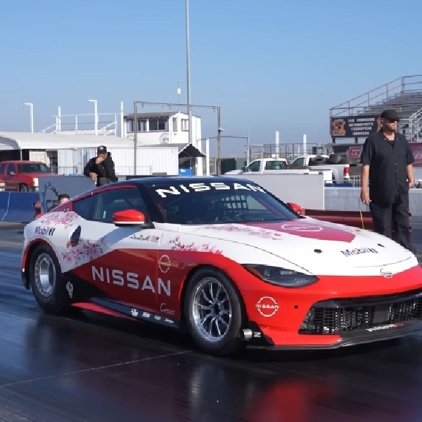 Nissan Z Bertenaga GT-R Pecahkan Rekor Dunia Baru