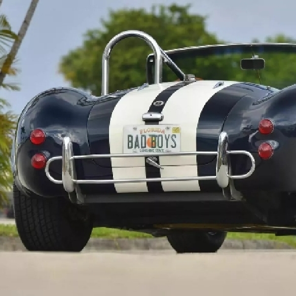 Replika Shelby Cobra di Film Bad Boys Akan Dilelang