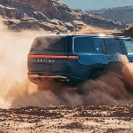 Tingkatkan Performa Off-Road, Rivian Tambahkan Mode &lsquo;Soft Sand&rsquo; ke R1T dan R1S