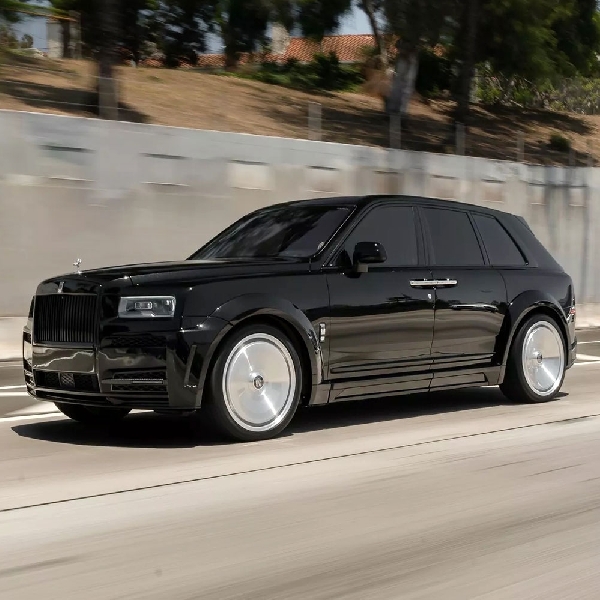 Rolls-Royce Cullinan Black Badge Mendapat Peningkatan Widebody Serat Karbon