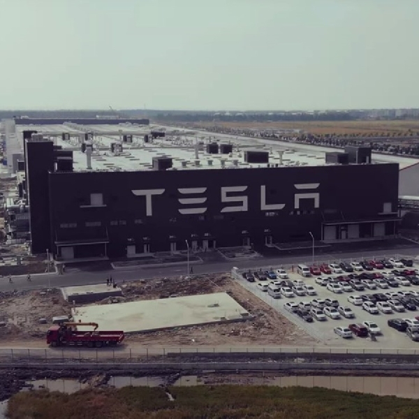 Tesla Ingin Desain Mobil Khas China 