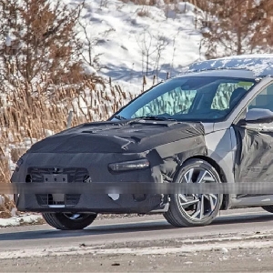 Spy Shoot Hyundai Elantra 2025, Tampilan Perdana Sedan Facelift ...