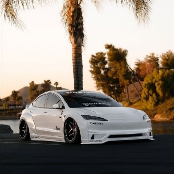 Liberty Walk Modif Tesla Model 3, Pamerkan Aura Agresif Nan Futuristik