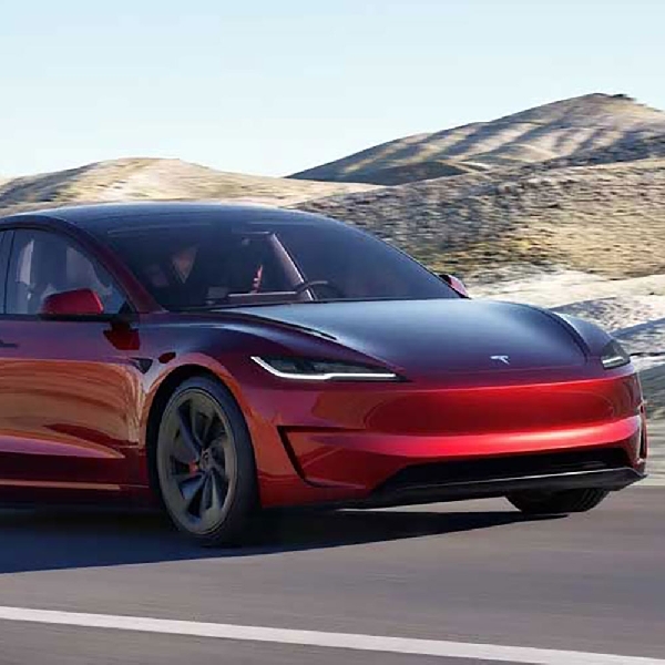 Tesla Akhirnya Menambahkan Fitur Navigasi Utama