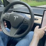 Tesla Full Self Driving dengan Pengawasan, Apa Bedanya? 