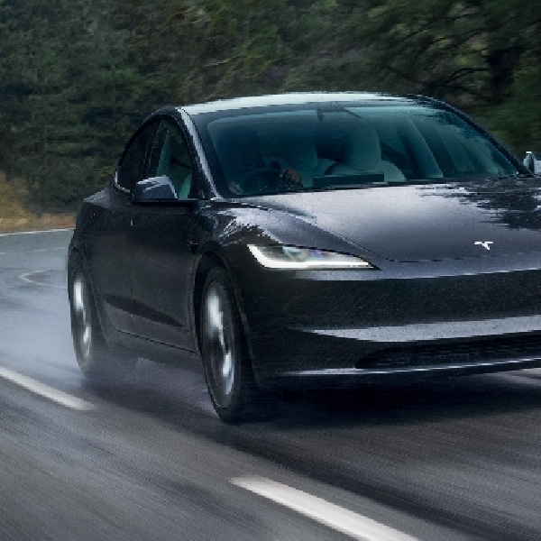 Tesla Model 3 Baru dengan Jangkauan 700 km Resmi Mengaspal di Inggris