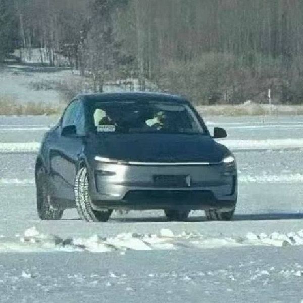 Tesla Model Y Juniper Terekspos Tanpa Kamuflase 