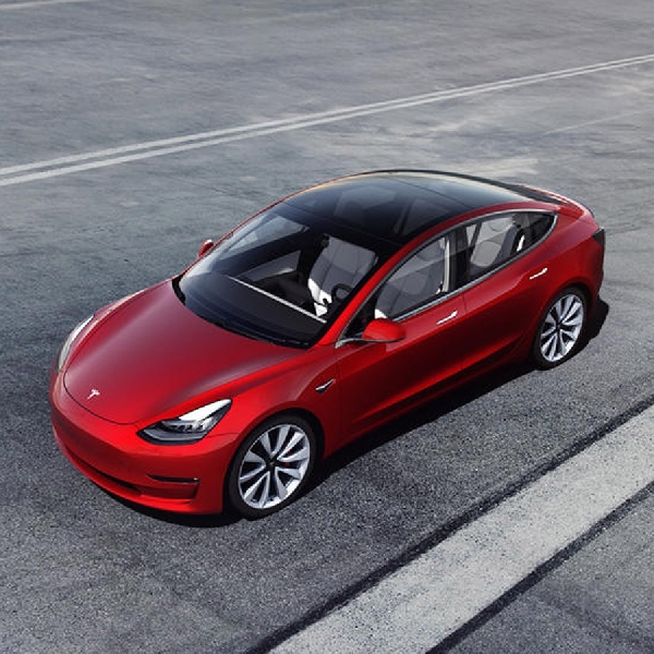 Tesla Tunda Peluncuran Akses Beta Self-Driving