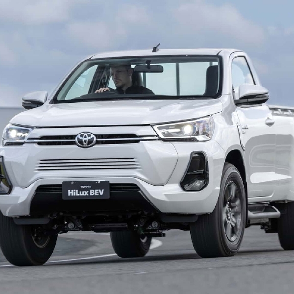 Toyota Akhirnya Mulai Produksi Hilux Listrik